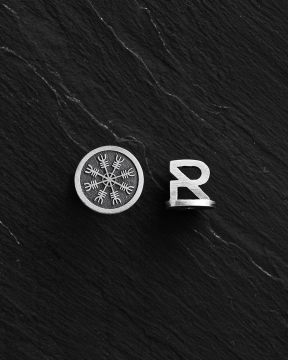 Srebrny mono - kolczyk HELMET of TERROR