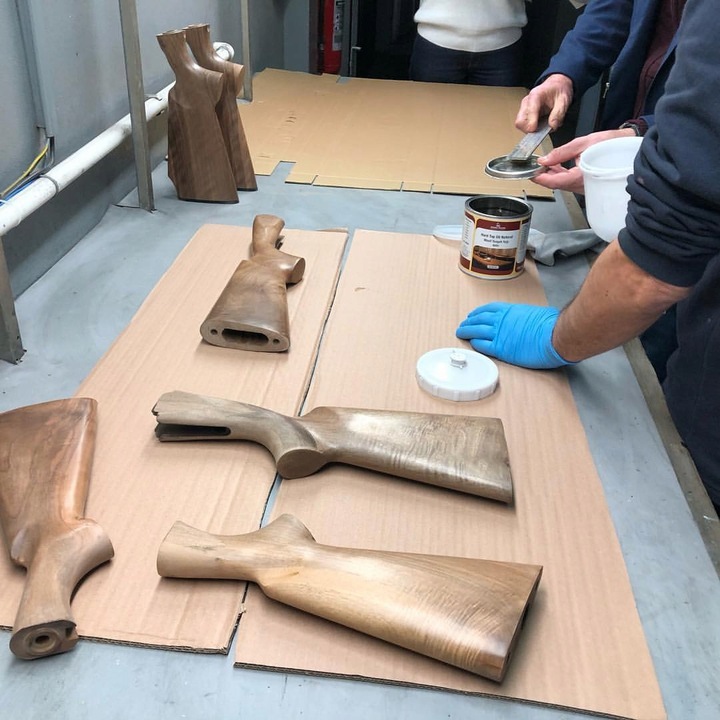 Twardy OLEJ DO BLATÓW I MEBLI DREWNIANYCH BARWIONY BORMA WACHS 54