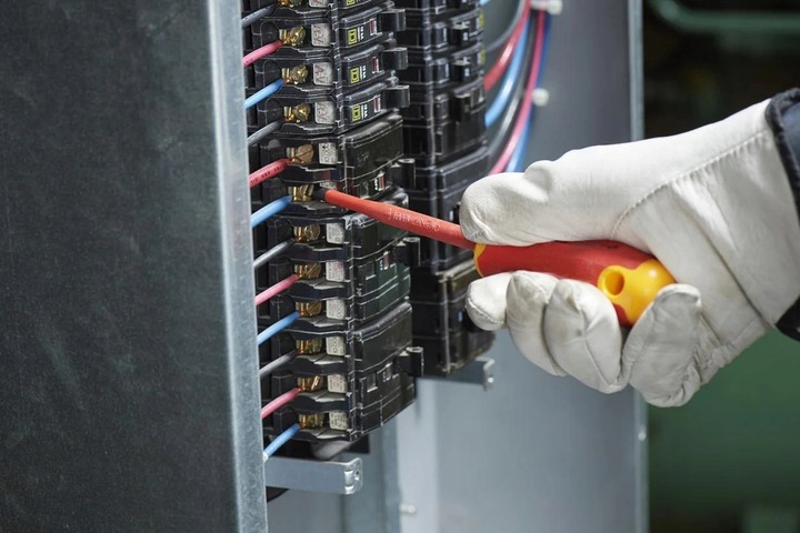 ZESTAW WKRĘTAKÓW WKRĘTAKI ŚRUBOKRĘTY IZOLOWANE DLA ELEKTRYKA 1000V 7