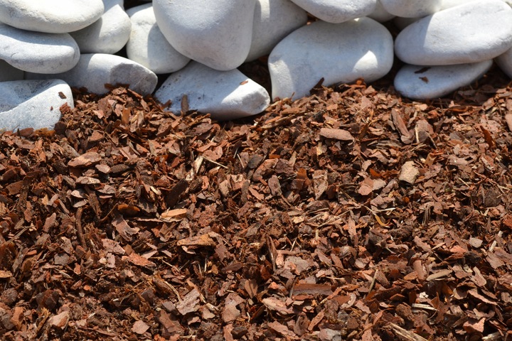 KORA SOSNOWA DROBNA 1-10 mm 80L OGRODOWA przesiewana sortowana