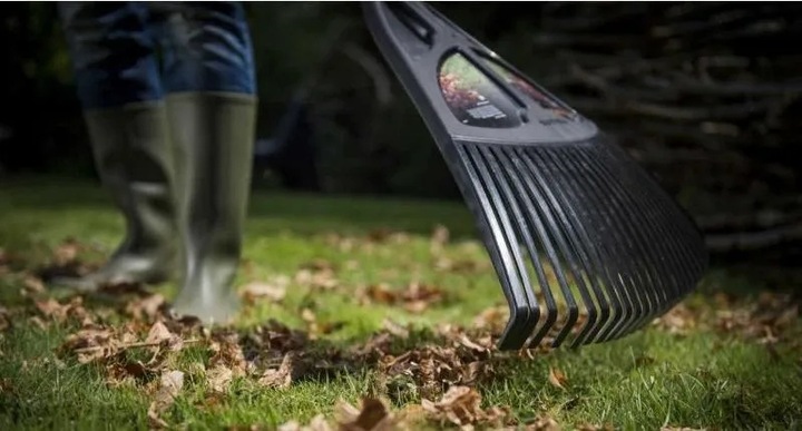 FISKARS Grabie do liści trawy SOLID XL lekkie 27 zębów 1015645 135090