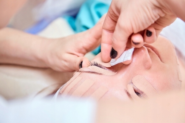 Taśma tape tejpy do kinesiotapingu CureTape 5cmx5m beżowy do twarzy