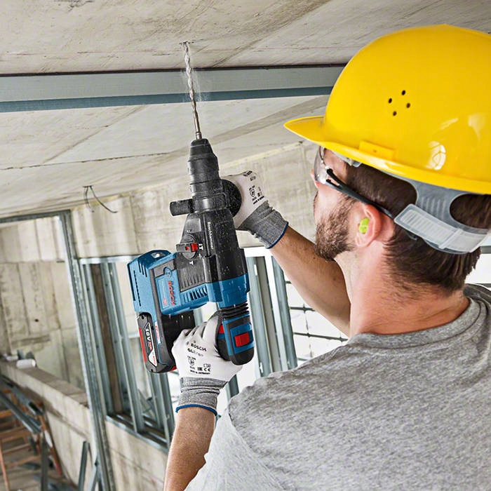 AKUMULATOROWY MŁOT UDAROWY 2x6Ah GBH 18V-26 BOSCH