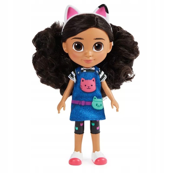 KOCI DOMEK GABI LALKA GABBY W PODRÓŻY Z CZAPKĄ I OPASKĄ KOCIE USZY 20 CM