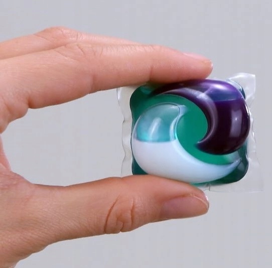 Kapsułki do prania kolorów Ariel all in one Pods 63 szt.