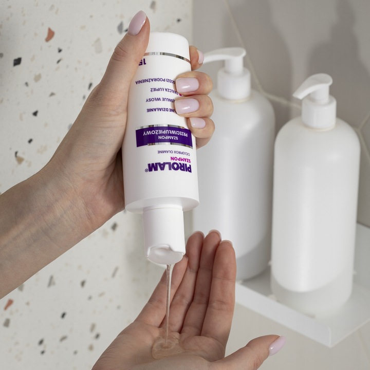 Pirolam szampon do włosów przeciwłupieżowy z witaminami A i E 150 ml