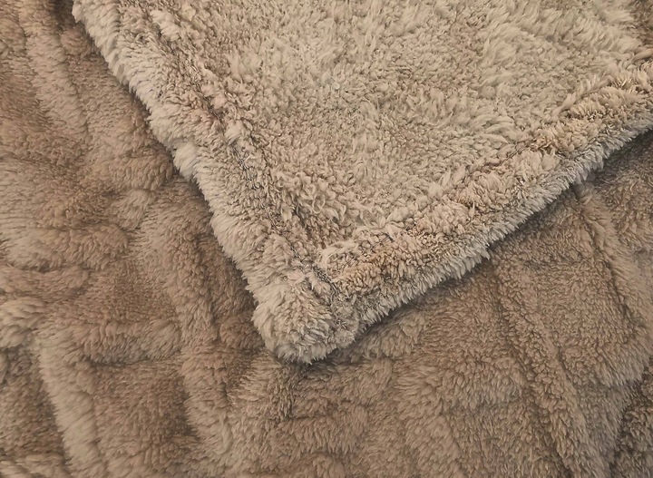 KOC WIKINGA PLED SKANDYNAWSKI GRUBY NARZUTA DWUSTRONNA ARIES 150x200 C. BEŻ