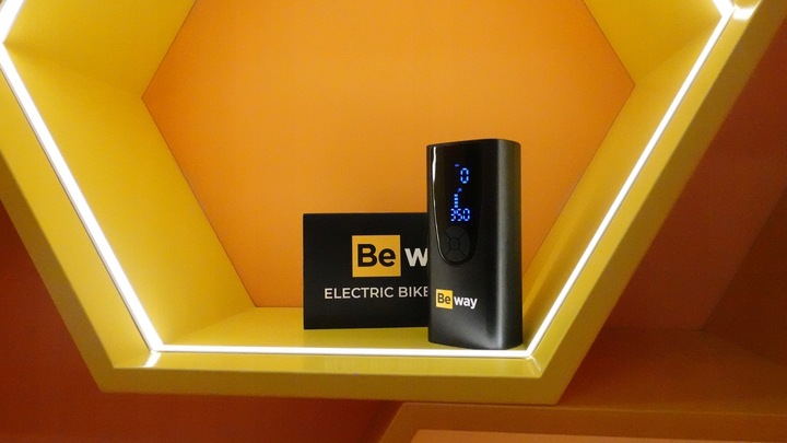 POMPKA ELEKTRYCZNA NAJMOCNIEJSZA 9000 mAh 150psi BEWAY DO ROWERU ROWEROWA