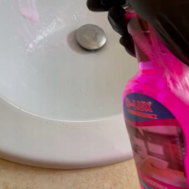 D-LUX Łazienka 0,5L. Usuwa osady z mydła, kamienia. Do kuchni i łazienki