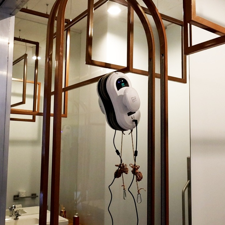 INTELIGENTNY ROBOT DO MYCIA SZYB OKIEN LUSTER AUTOMATYCZNA MYJKA