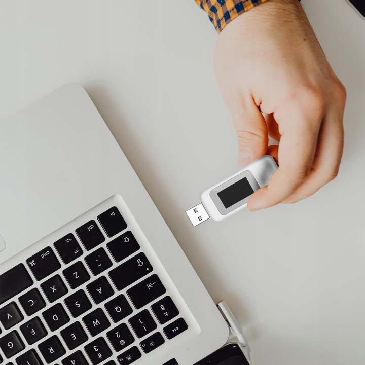 WOLTOMIERZ CYFROWY USB MIERNIK TESTER NAPIĘCIA AMPEROMIERZ WATOMIERZ LCD