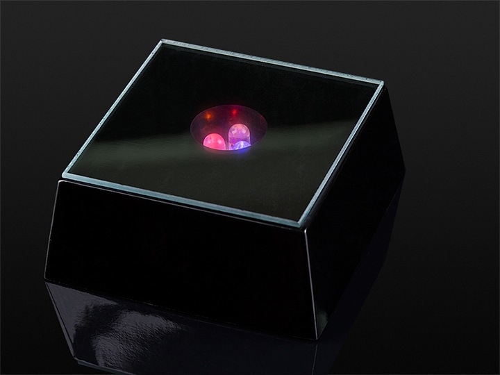 PODSTAWKA LED 3XAAA STOJAK NA STATUETKĘ ZE SZKŁA