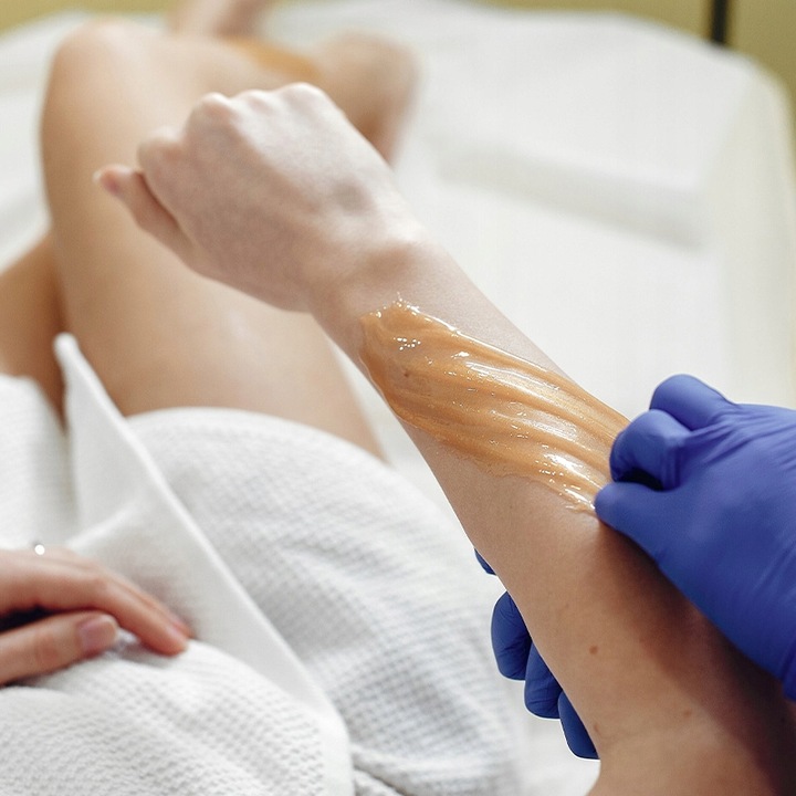 Twardy Wosk Do Depilacji Bezpaskowy Różowy Dropsy Duże Opakowanie 1kg