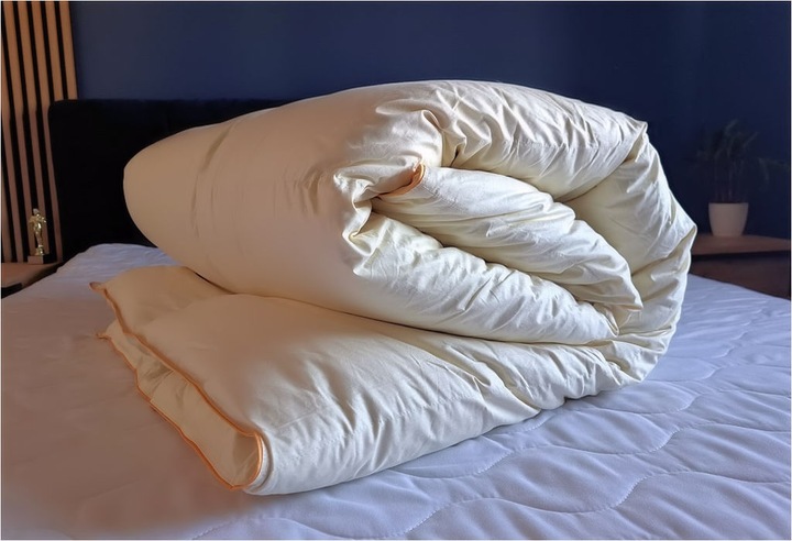 Kołdra puchowa 140x200 2,5kg PUCH I PIERZE RÓŻOWA lub KREMOWA