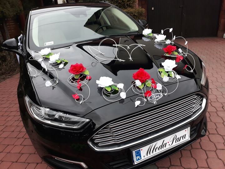 Dekoracja samochodu ozdoby na auto do ślubu płatki