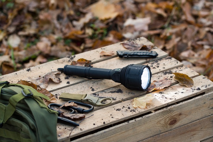 LATARKA LED TAKTYCZNA AKUMULATOROWA USB-C IPX7 XHP90 30W 3000lm PRO VAYOX