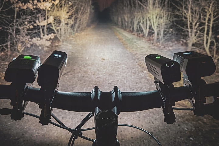 LAMPKA ROWEROWA PRZÓD OŚWIETELNIE ROWEROWE LED PRO VAYOX USB-C 1300lm IPX6