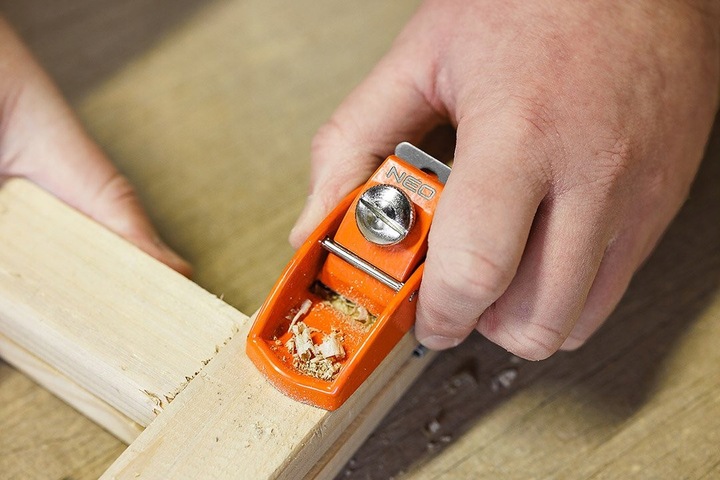 Mały mini strug ręczny metalowy do drewna 89x35 mm NEO