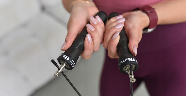 SKAKANKA BOKSERSKA Z OBCIĄŻENIEM OBROTOWYMI GŁOWICAMI REGULOWANA WYTRZYMAŁ