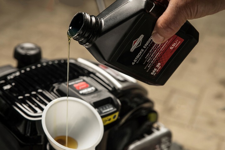 OLEJ SILNIKOWY BRIGGS & STRATTON 1,4 L KOSIARKI TRAKTORY 100006E