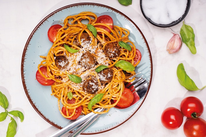 Proteinowy makaron spaghetti o wysokiej zawartości białka i błonnika,