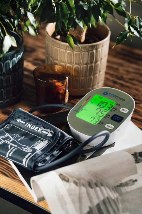 CIŚNIENIOMIERZ NARAMIENNY ELEKTRONICZNY USB ARYTMIA PODŚWIETLANY LCD JAKOŚĆ