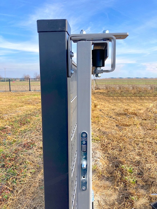 Uchwyt kątownik rolki prowadzącej bramy przesuwnej ocynk+lakier