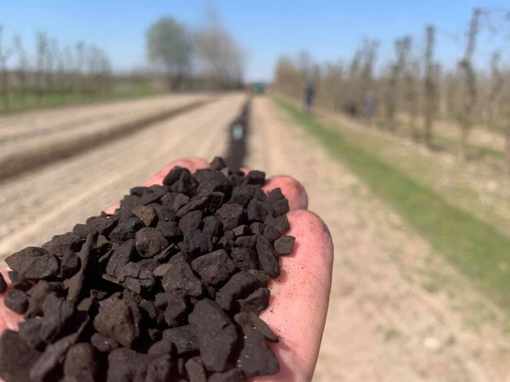 Węgiel brunatny do gleby CARBOMAT ECO 20 L (pH 6,0 - 6,5)