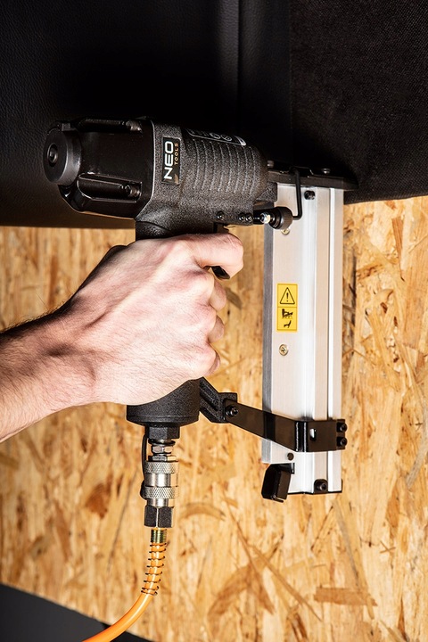 TAKER PNEUMATYCZNY Zszywacz Gwoździarka WALIZKA + 8k Gwoździ + 8k