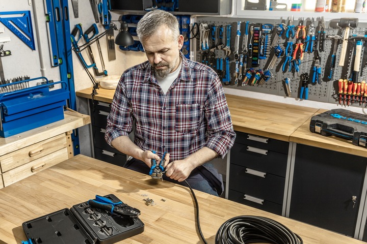 HOGERT Automatyczny ściągacz izolacji 210 mm, 0.05-10.0 mm² HT1P182