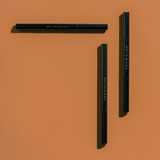 KREDKA DO BRWI ze szczotką GRAFITOWA z OLEJKIEM RYCYNOWYM miękka NUTRIDOME