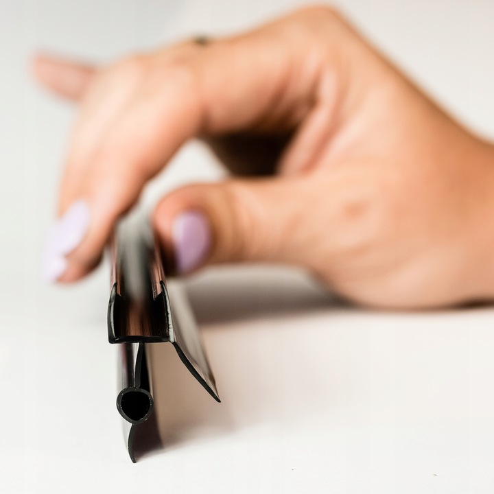 Uszczelka do kabiny 4 5 6mm 100cm CZARNA US-04-B