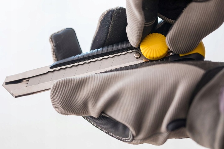 STANLEY 0-10-418 NÓŻ DYNAGRIP Z ŁAMANYM OSTRZEM