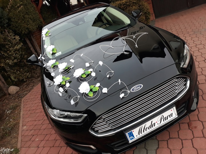 Dekoracja samochodu ozdoby na auto do ślubu płatki
