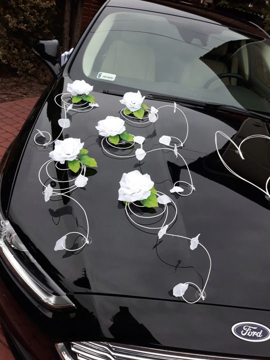 Dekoracja samochodu ozdoby na auto do ślubu płatki