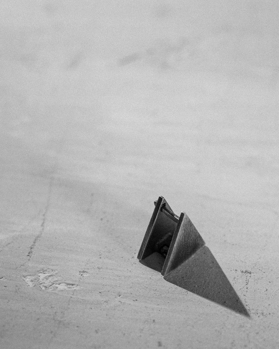 Srebrny kolczyk THE ROCK