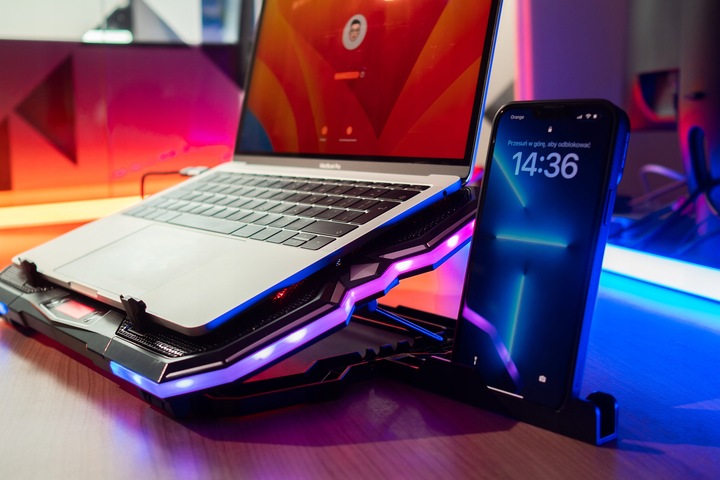 PODSTAWKA PODKŁADKA CHŁODZĄCA POD LAPTOPA REGULOWANA 9-17'' LED RGB 2x USB