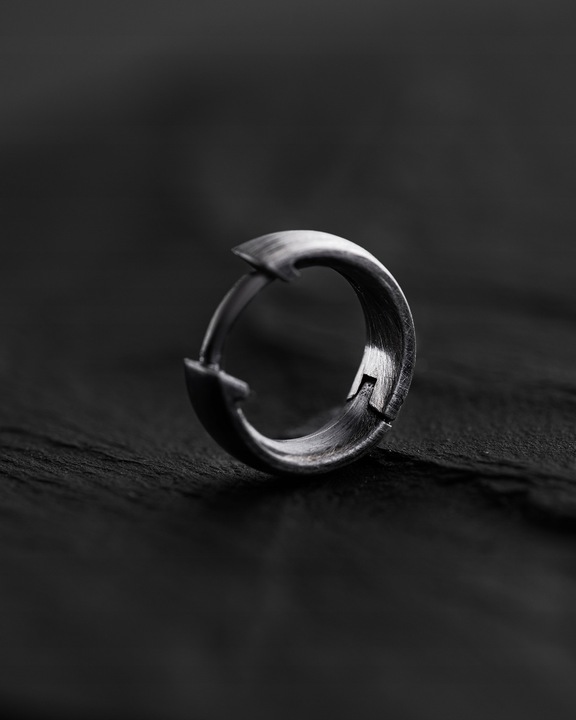 Srebrny kolczyk THE HOOP