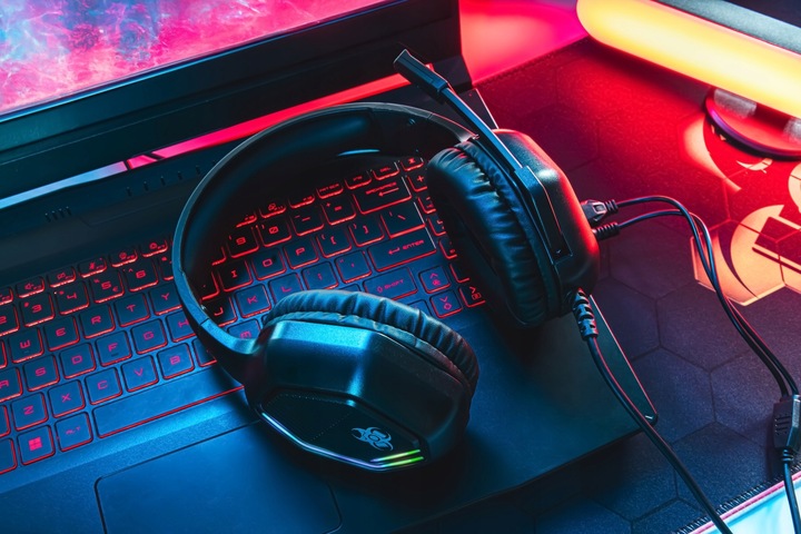 SŁUCHAWKI GAMINGOWE NASZUSZNE Z MIKROFONEM PRZEWODOWE RGB DLA GRACZY JACK