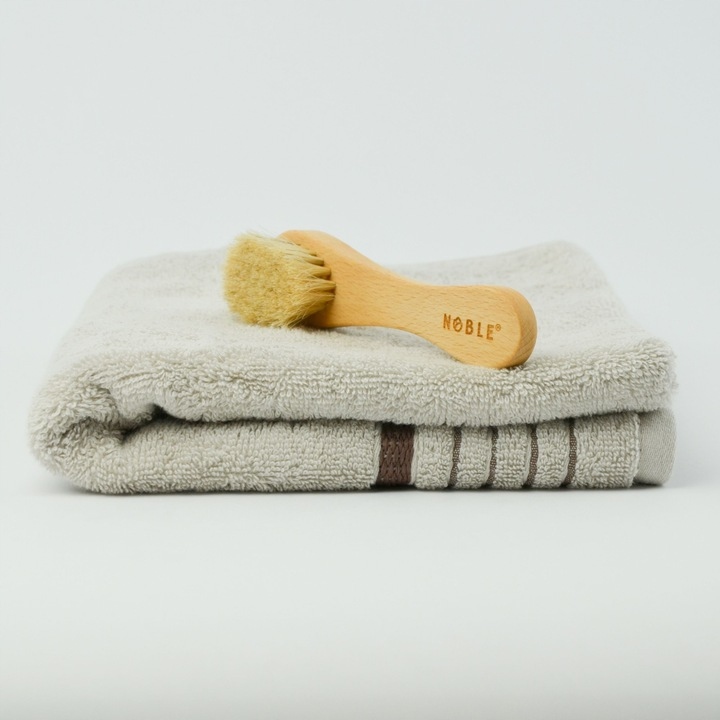 Szczotka naturalna z konia do masażu na sucho twarzy dekoltu biustu