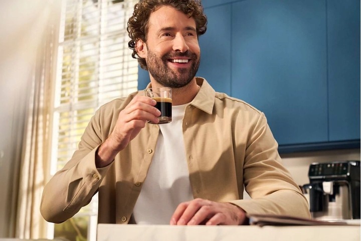 AUTOMATYCZNY EKSPRES CIŚNIENOWY DO KAWY Z MŁYNKIEM PHILIPS EP1224/00