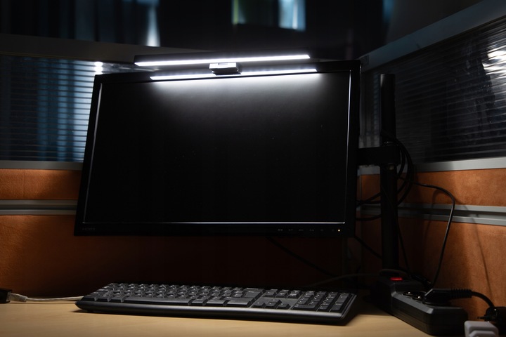 LAMPKA LED NA MONITOR EKRAN KOMPUTER REGULOWANA 3 BARWY KLIPS 48 DIOD USB-C