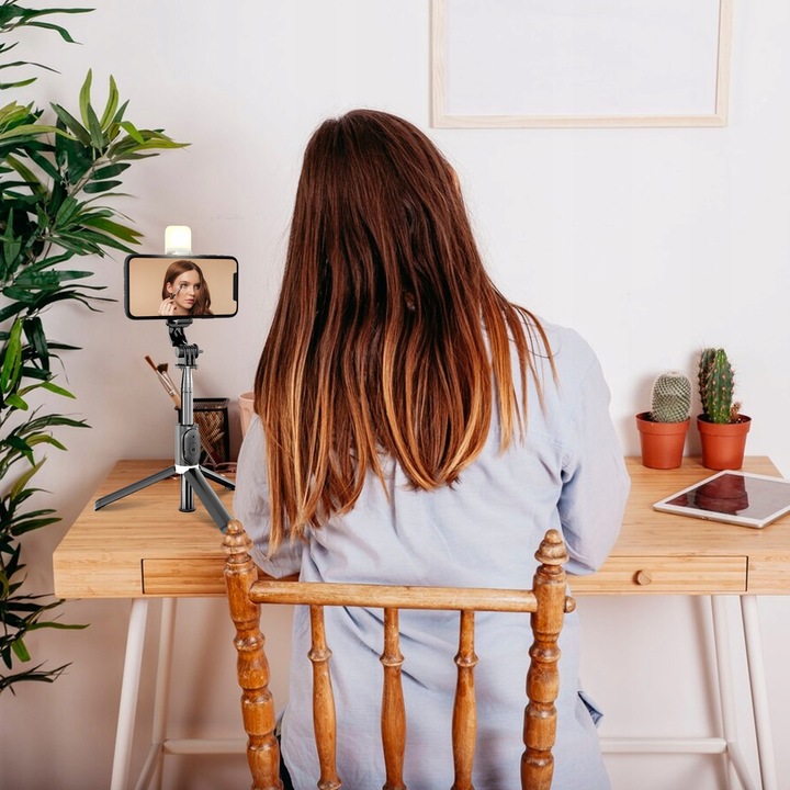 SELFIE STICK STATYW KIJEK DO TELEFONU Z PILOTEM LAMPA LED BLUETOOTH TRIPOD