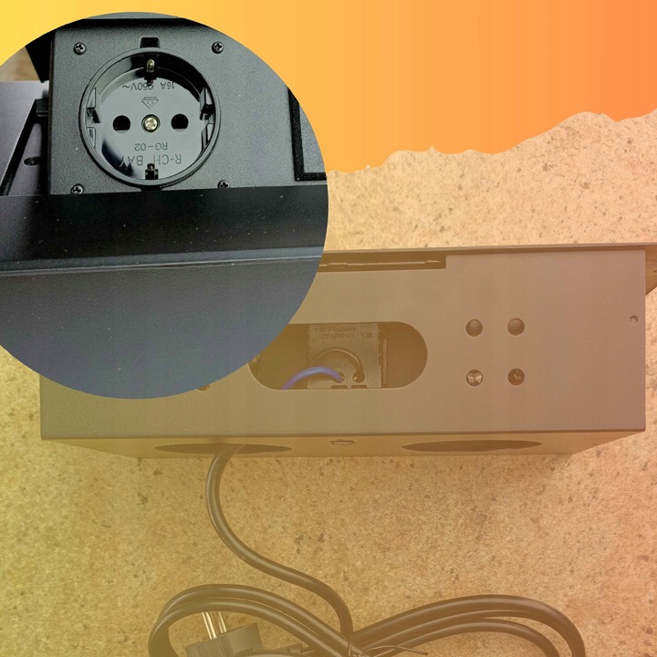 GNIAZDO CHOWANE W BLAT NABLATOWE + 2 USB CZARNE