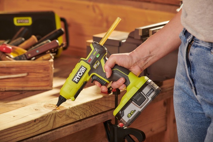 RYOBI AKUMULATOROWY PISTOLET DO KLEJU NA GORĄCO SZTYFTY 11-12mm RGL18-