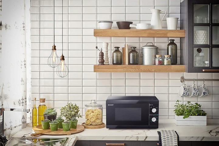 Kuchenka mikrofalowa wolnostojąca SHARP 800W 20L czarna