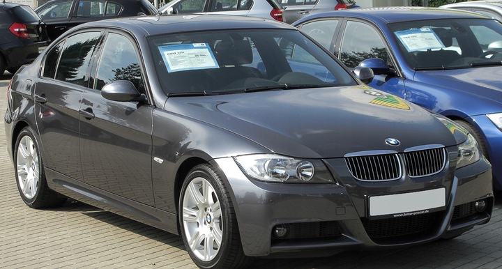 Nerki grill czarny połysk BMW E90 E91 04-07 Sedan kombi przed liftingiem