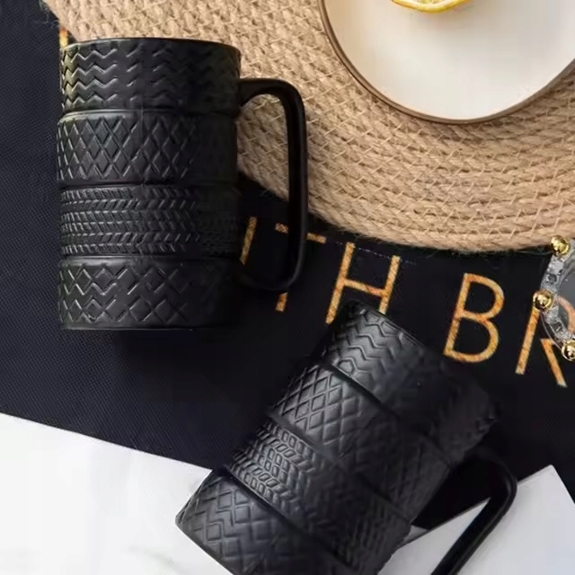 Prezent na 18-99 urodziny dla Taty Kolegi Kubek Opona z imieniem Zestaw