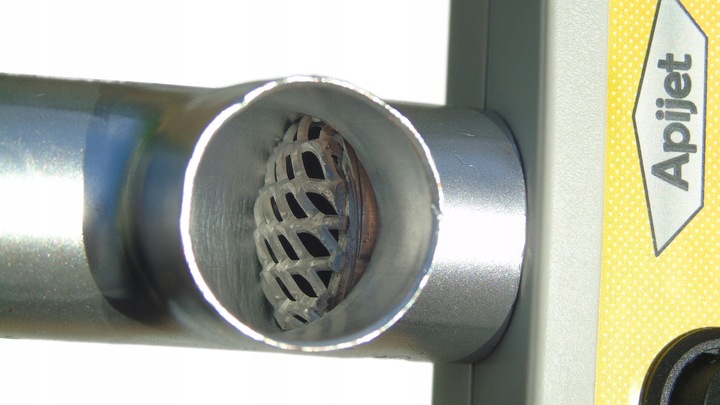 Odymiacz elektryczny do odymiania dymienia pszczół na warrozę APIWAROL