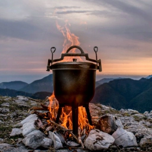 KOCIOŁEK ŻELIWNY GARNEK MYŚLIWSKI CIĘŻKI 15L + GRATIS